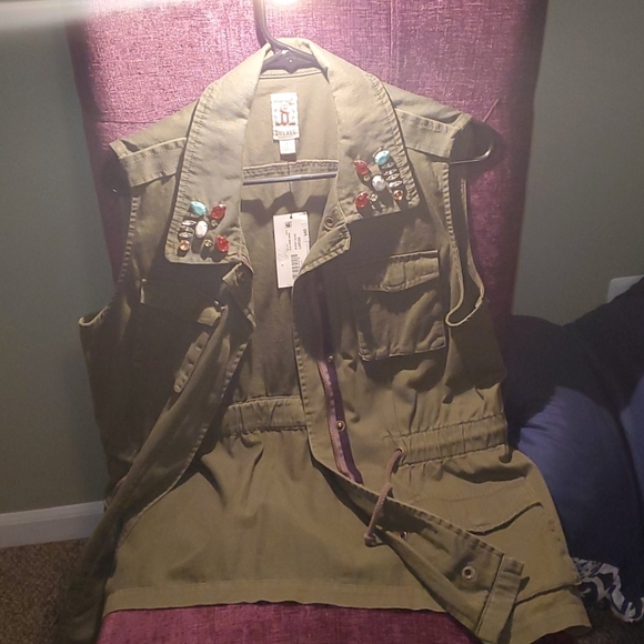 Vest - Picture 1 of 3